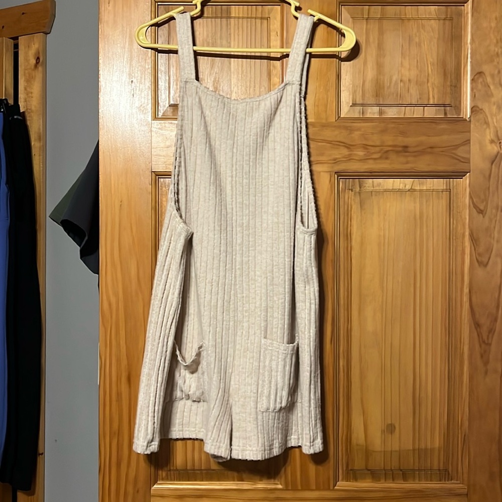 Beige Ribbed Sleeveless Jumper